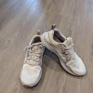 Adidas Bounce runners